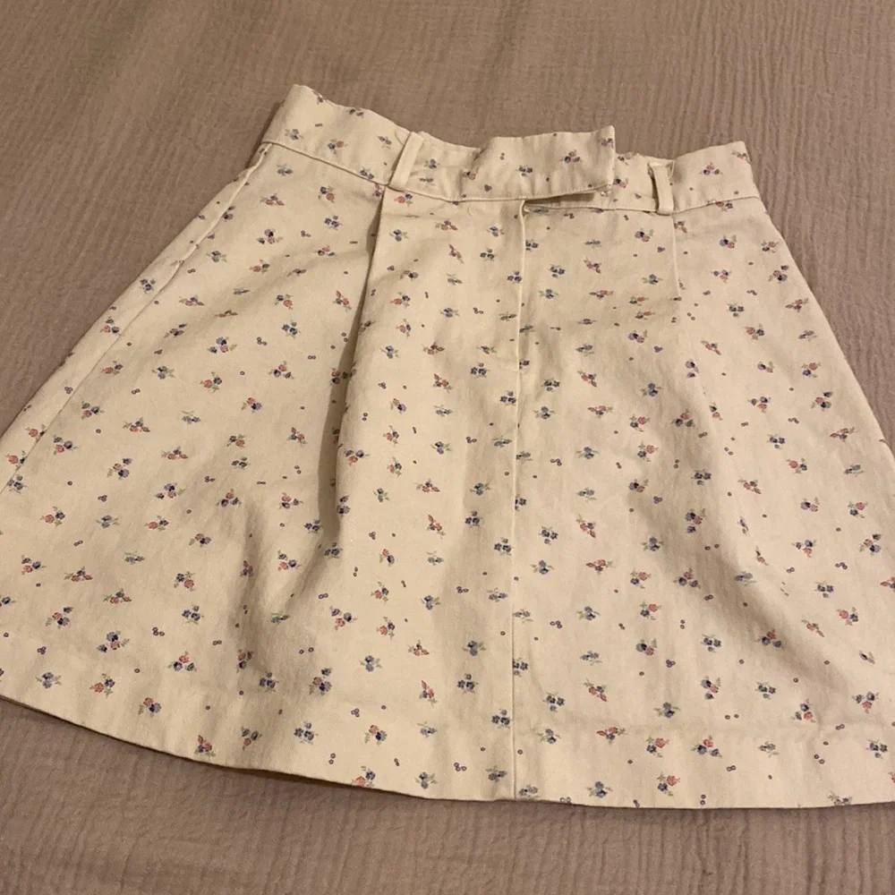 PINKYOTTO New York Floral Mini Skirt. Size S